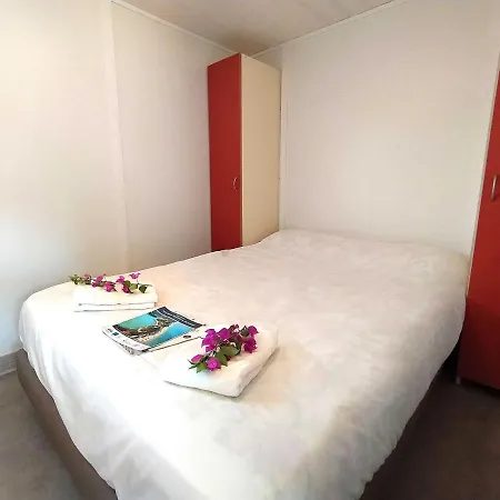 Κάμπινγκ Naturiste Riva Bella 4* *